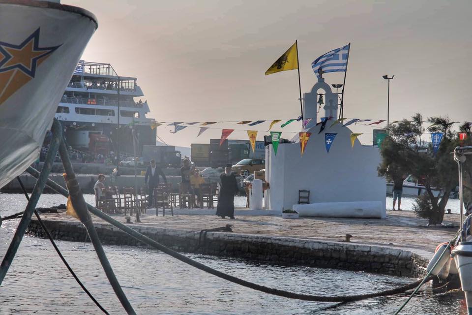 Οι Νάξιοι προσκυνητές άρχισαν να φτάνουν δια θαλάσσης στο εκκλησάκι της Μυριτιδιώτισσας