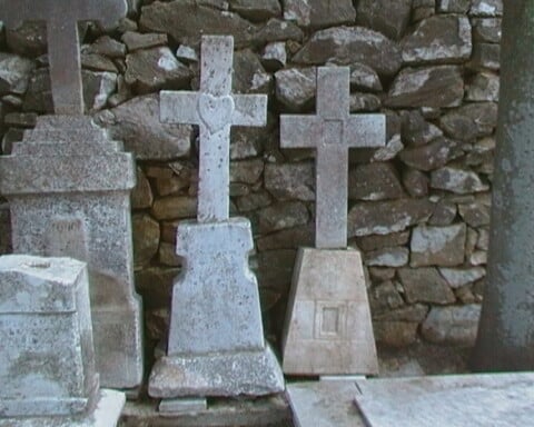 Το Νεκροταφείο της Κορώνου είναι διπλά επισκέψιμο