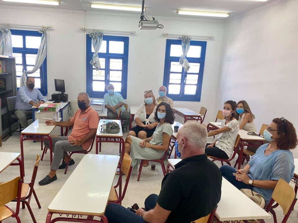 Συνάντηση δημάρχου Μυκόνου με τους διευθυντές των σχολείων του νησιού εν όψει νέας