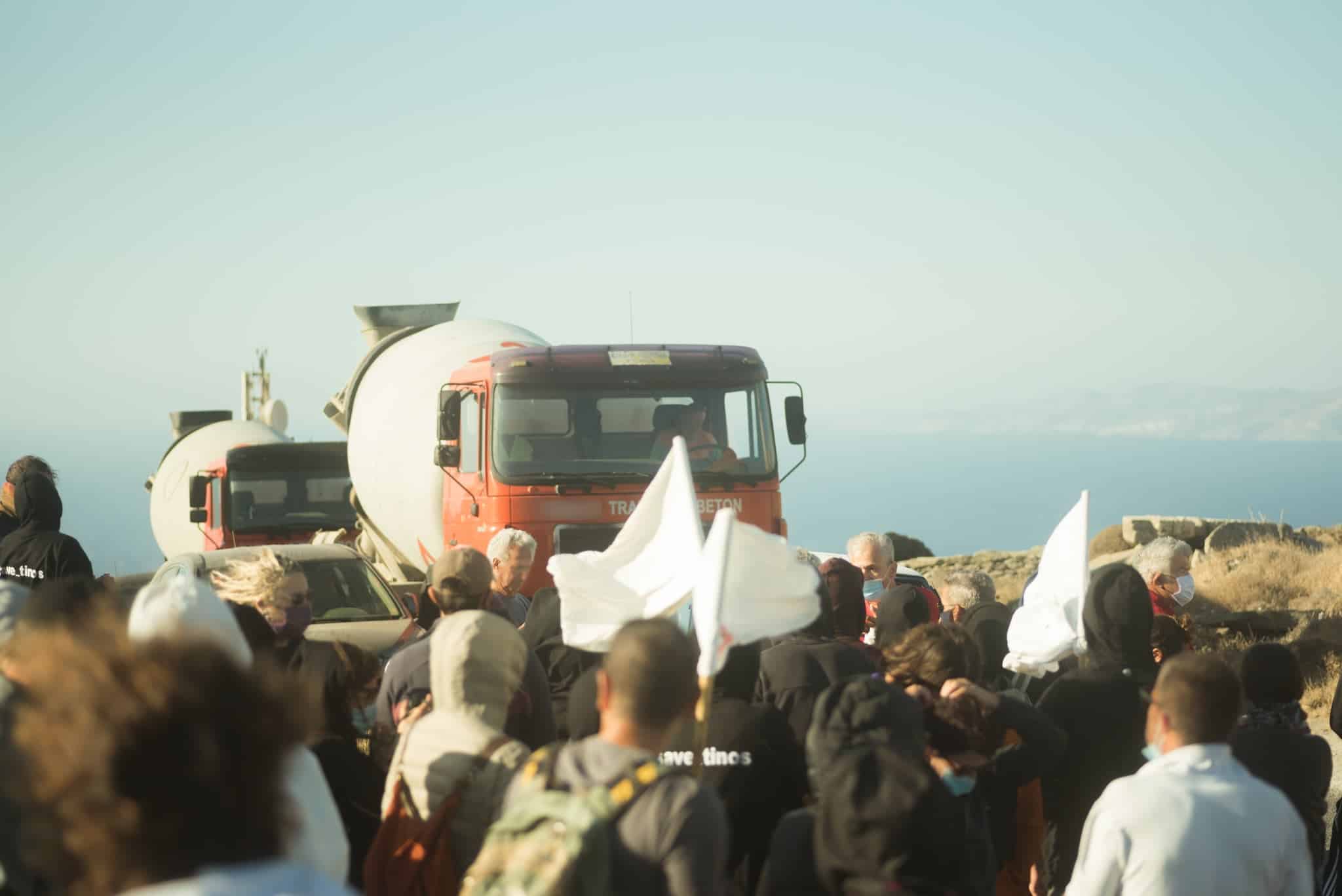Οι πολίτες της Τήνου σταμάτησαν πάλι τις εργασίες για τις ανεμογεννήτριες