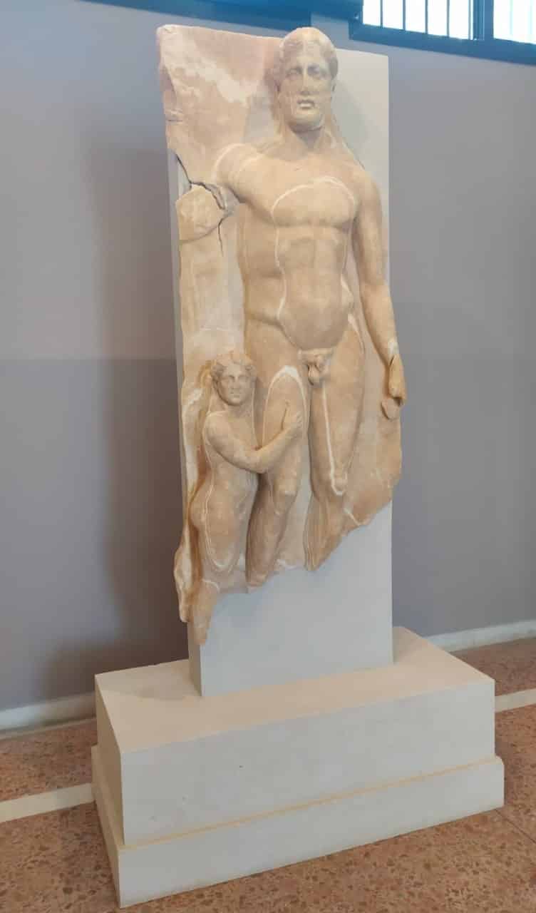 Τήνος: Όρθιος ο γενειοφόρος γυμνός αθλητής του 4ου π.Χ.