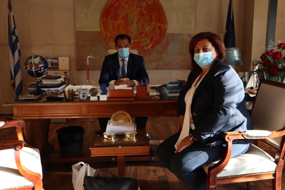 Η δήμαρχος Φολεγάνδρου συναντήθηκε με τον Άδωνη για το Αλιευτικό καταφύγιο του νησιού