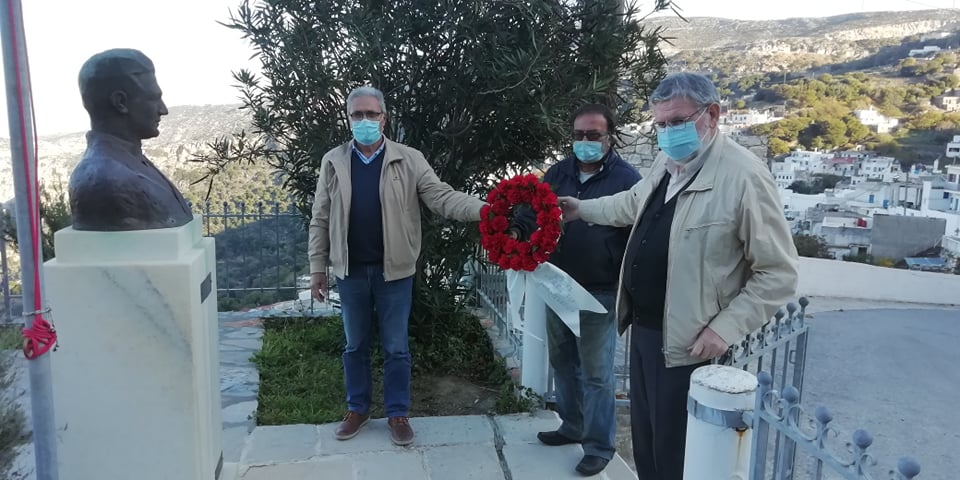 Στην προτομή του Μανδηλαρά στην Κόρωνο, το στεφάνι της τοπικής του ΣΥΡΙΖΑ Νάξου για το Πολυτεχνείο