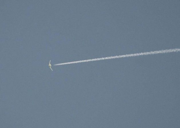Μυστηριώδες αεροπλάνο στον ουρανό...