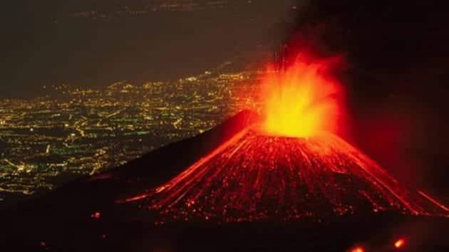 Ανάστατοι στη Νάξο από την ενεργοποίηση του ηφαιστείου και από την αύξηση των κρουσμάτων κορωνοϊού