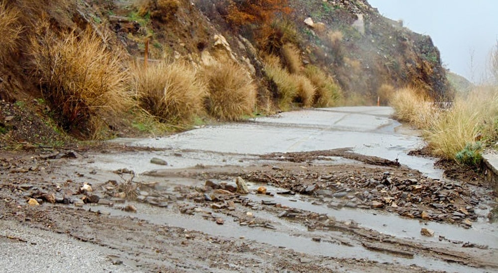 "Καμπανάκι" για μεγάλη καταστροφή, οι καταπτώσεις βράχων στο δρόμο Κορώνου-Σκαδού