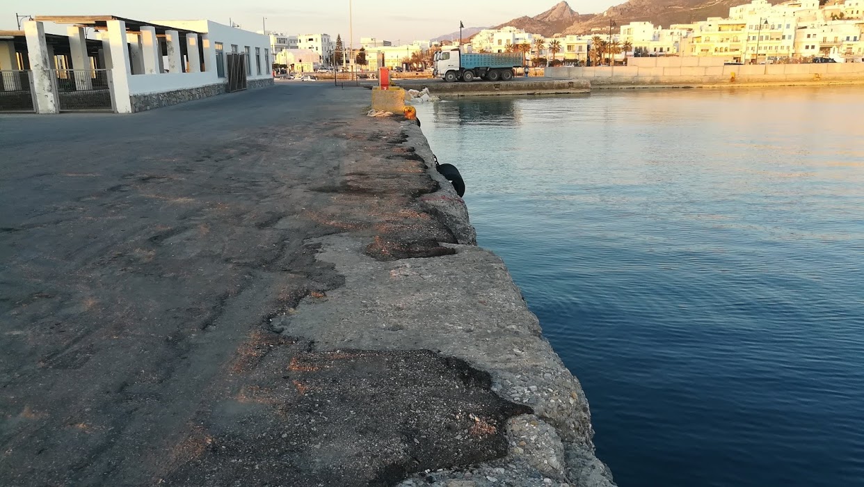Λιμάνι Νάξου: "Οχυρωματικό τείχος" για την θωράκιση του κεντρικού προβλήτα...
