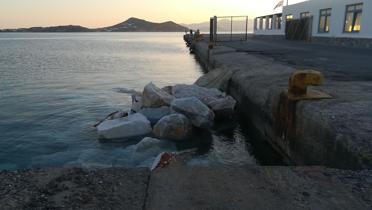 Λιμάνι Νάξου: "Οχυρωματικό τείχος" για την θωράκιση του κεντρικού προβλήτα...