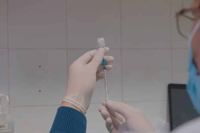 Κορωνοϊός: Θα γίνει εποχικός όπως η γρίπη με επαναληπτικές δόσεις -Τί δείχνουν έρευνες