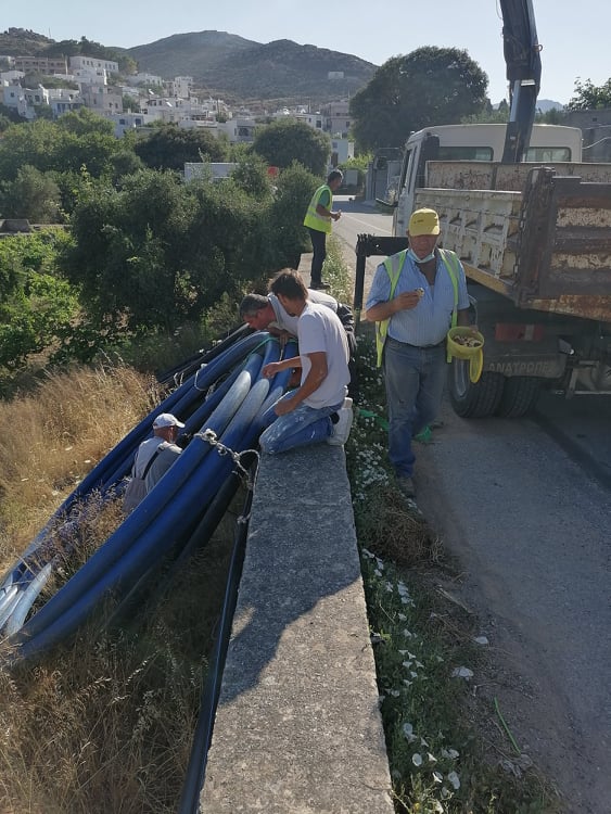 Νάξος-Κινίδαρος: Εγκατάσταση δικτύου αρδεύσεως, μήκους 800 μ. - 4 VIDEO & 8 φωτογραφικά στιγμιότυπα...