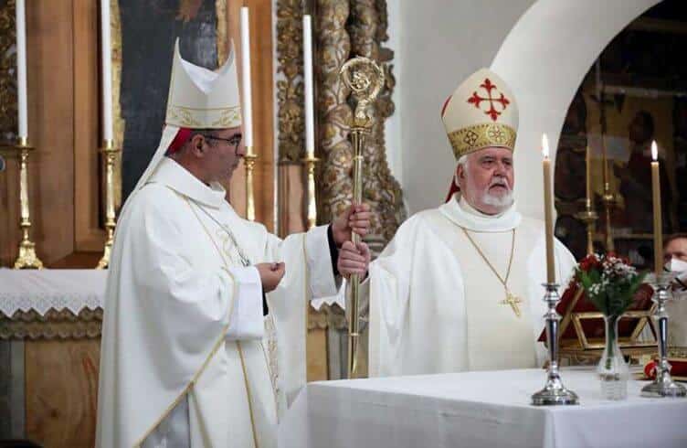 Η ενθρόνιση του νέου Καθολικού Αρχιεπισκόπου Νάξου-Τήνου π. Ιωσήφ παρουσία του Μητροπολίτη Παροναξίας