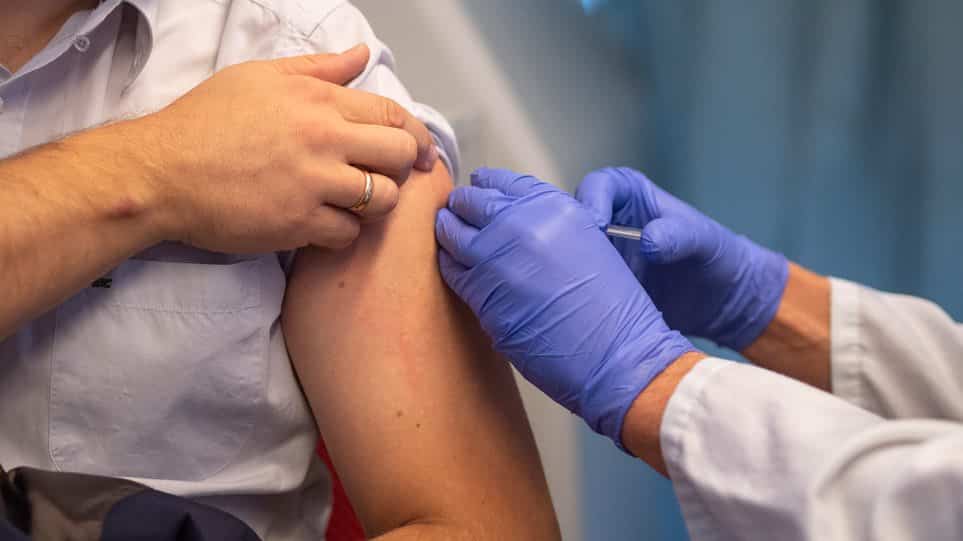 Διερευνώνται περιστατικά μυοκαρδίτιδας στην Ελλάδα μετά από εμβόλια