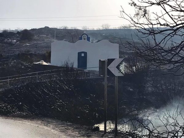 Πάρος (Κώστος): Όλα κάρβουνο και η Αγία Παρασκευή ανέγγιχτη...