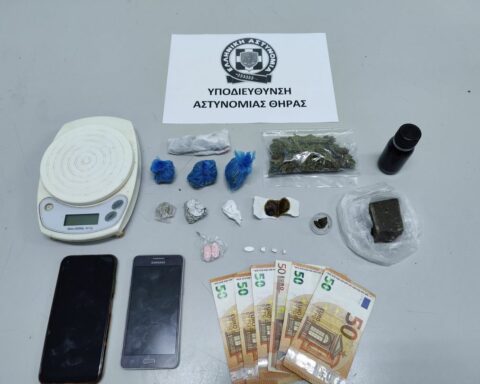 Συλλήψεις για ναρκωτικά σε Σαντορίνη και Μύκονο