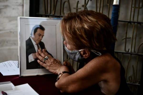Τόλης Βοσκόπουλος: Θλίψη στην κηδεία του μεγάλου καλλιτέχνη