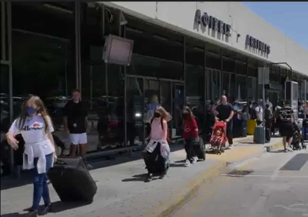 Τουρισμός: Στον ενάμιση μήνα από την εκκίνηση, οι επισκέπτες από το εξωτερικό σε Δωδεκάνησα και Κυκλάδες ξεπερνούν τις 300.000 