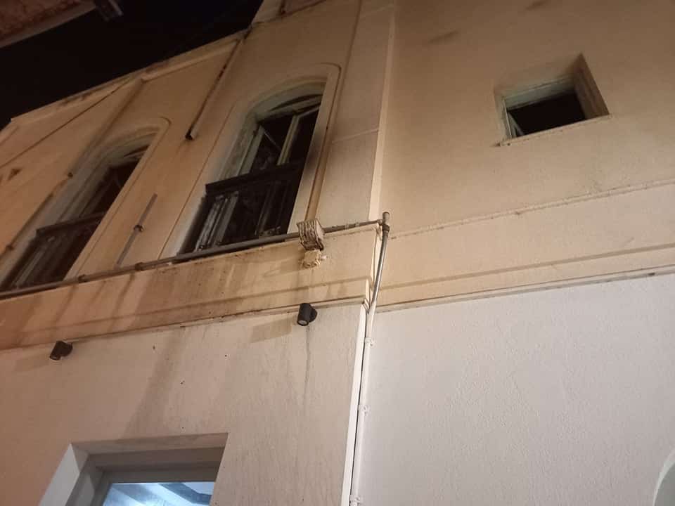 Χώρα Νάξου, 00:18 - Σβήστηκε η φωτιά στο αρχιτεκτονικό γραφείο της Ειρήνης Λεβογιάννη...