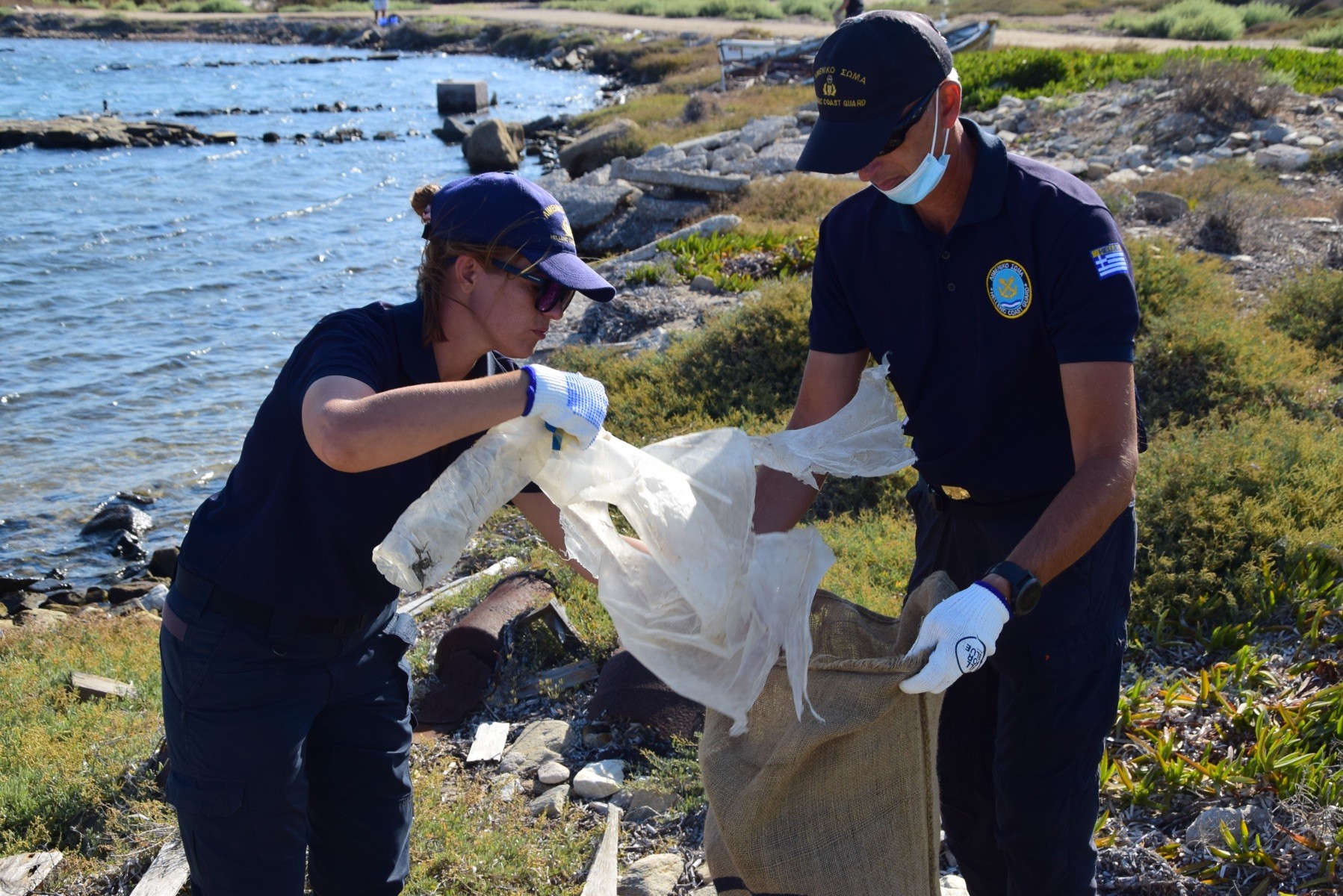 Περιβαλλοντική δράση στο εμβληματικό νησί της Δήλου, από τις Uni-pharma & InterMed - Συλλέχθηκαν πάνω από ένα τόνο απορρίμματα