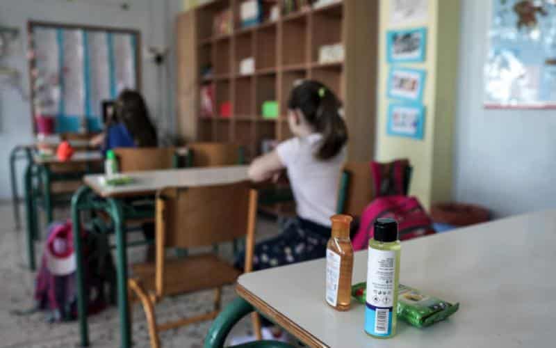 Σχολεία: Πάνω από 700 κρούσματα κορωνοϊού με το «καλημέρα»