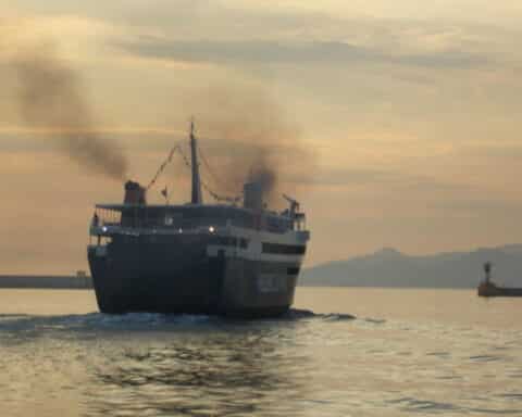 Λύνουν κάβους τα πλοία - Συνέπλευσαν στην νέα συλλογική σύμβαση εργασίας ναυτεργάτες και ακτοπλόοι