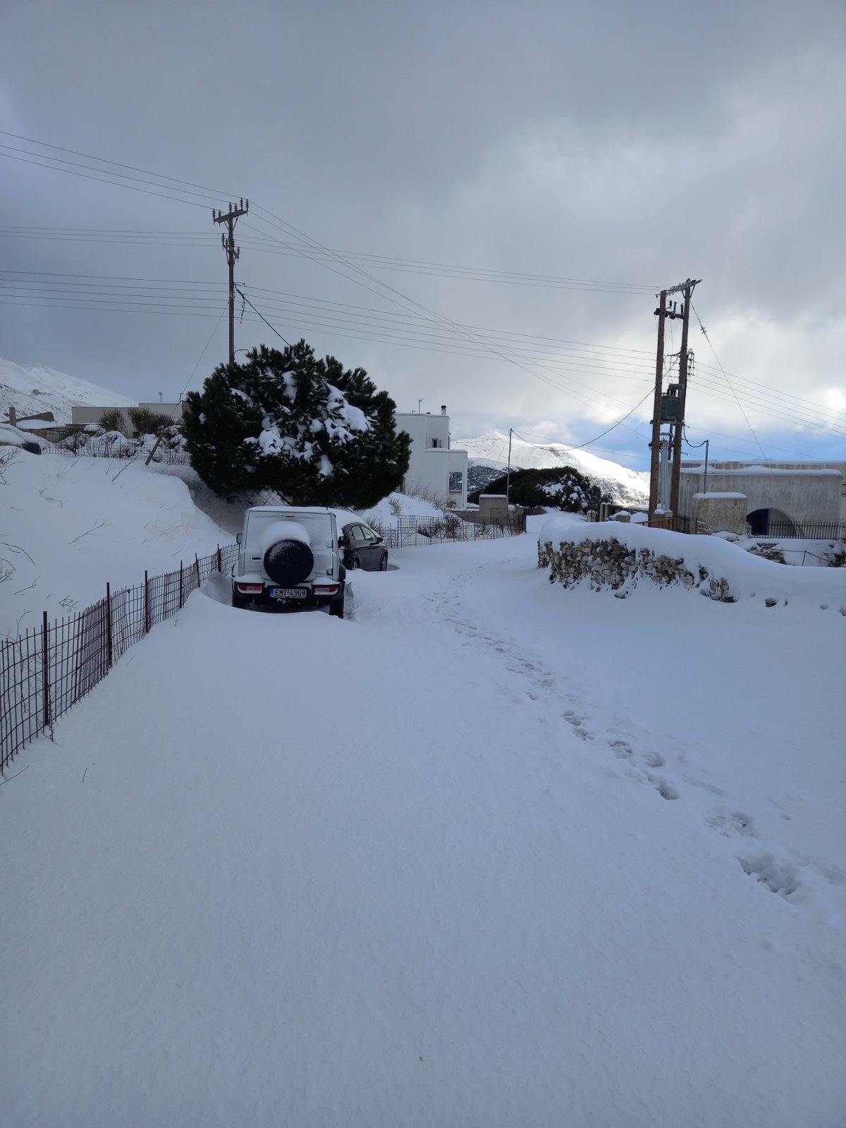 Νάξος: Χιονιάς διαρκείας απ' τα παλιά, "έχωσε" τα ορεινά... - ΦΩΤΟ & VIDEO