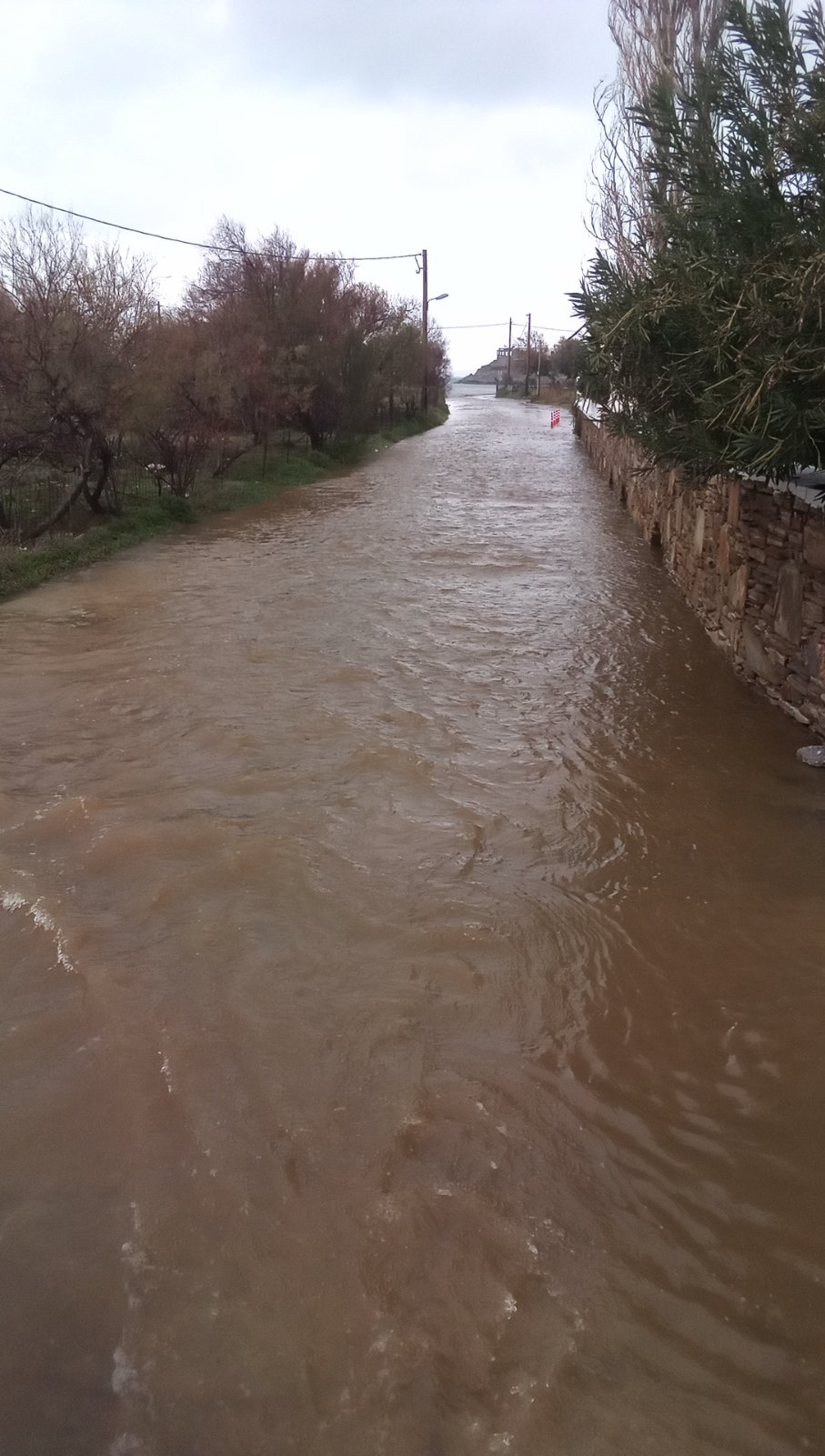 Νάξος: Για λόγους ασφαλείας, έκλεισε ο δρόμος προς Ύρια... ΦΩΤΟ & VIDEO