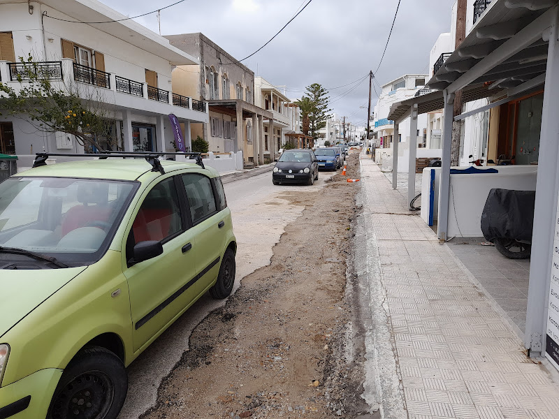 Χώρα Νάξου: Η αντικατάσταση του παλαιού αγωγού "τρέχει"... Οι σωλήνες αμιάντου... απομακρύνονται