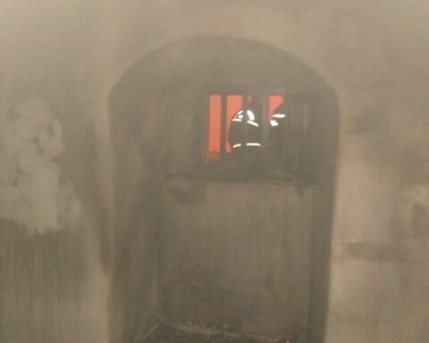 Χώρα Νάξου, βραδινές ώρες σήμερα: Φωτιά εκδηλώθηκε στην εκκλησία των Ταξιαρχών - (φωτο & video)