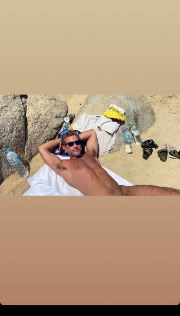 Ο Τζούλιο Φιλίππο Ντ’ Ερρίκο φωτογραφίζει τον σύντροφό του γυμνό στη Νάξο