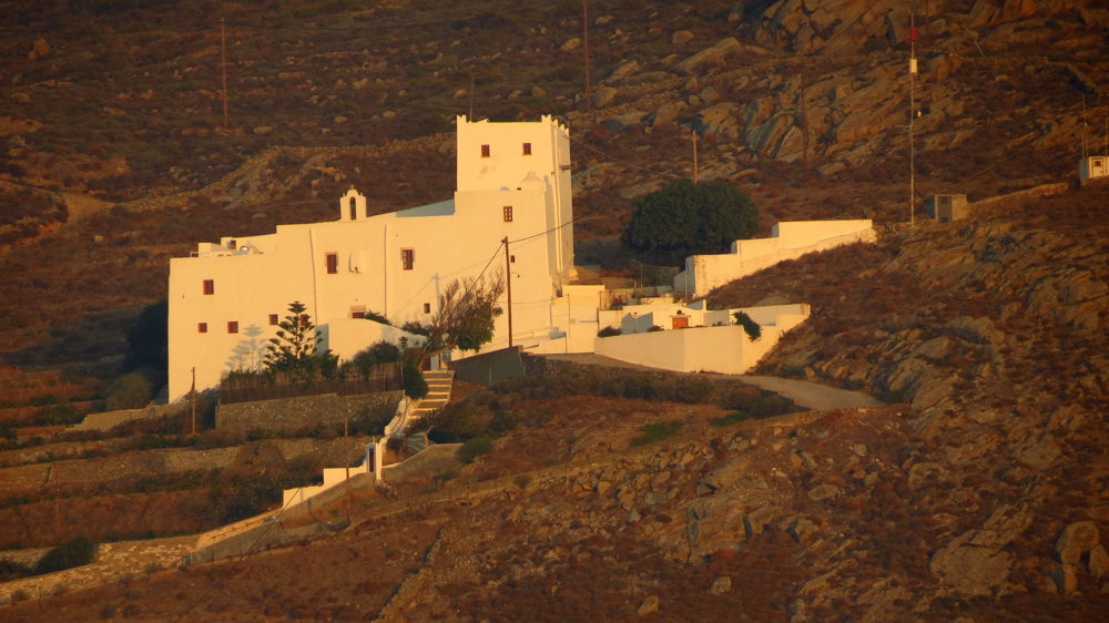 Του Αγίου Ιωάννου του Χρυσοστόμου. Εορτάζει στη Νάξο το μοναδικό μοναστήρι του Αγίου, στην Ελλάδα