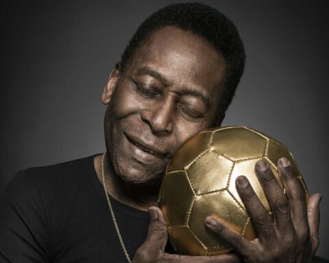 "Έφυγε" για τους ουρανούς το "μαύρο διαμάντι" του παγκόσμιου ποδοσφαίρου