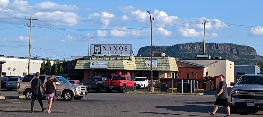 Naxos: Το εστιατόριο - καμάρι του Thunder Bay στον Καναδά! (φωτογραφίες)
