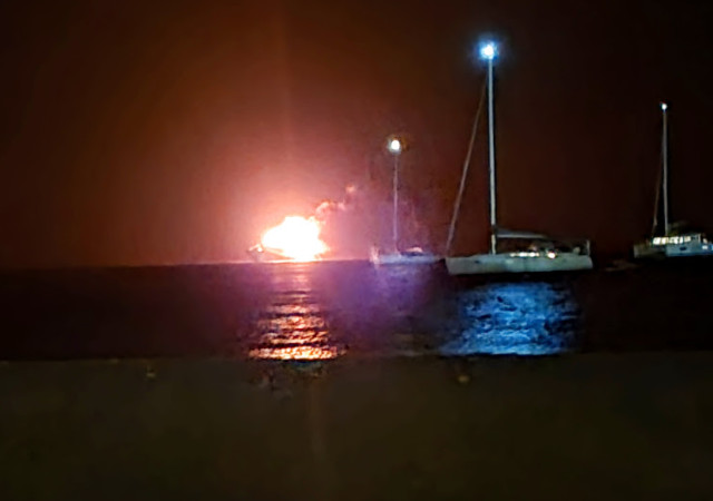 Φωτιά σε θαλαμηγό με 22 επιβαίνοντες στο Κουφονήσι