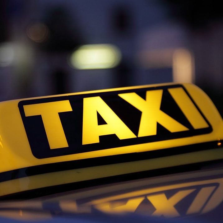 Ν. Αιγαίο: Μετατροπή αδειών ταξί σε 9θέσια