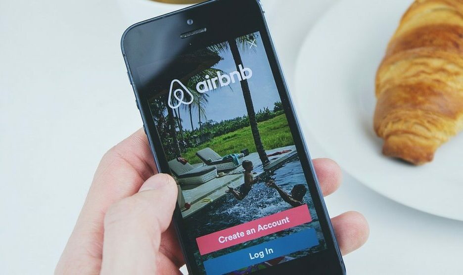 Έρχονται πολύ σκληρά μέτρα για το Airbnb: Αυτές είναι οι 3 μεγάλες περιοχές της Ελλάδας που μπαίνει κόφτης